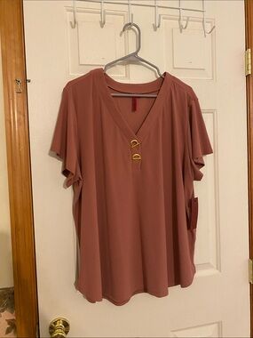 Love Scarlet V-Neck Short Sleeve Blouse in Dusty Rose with Gold Accents